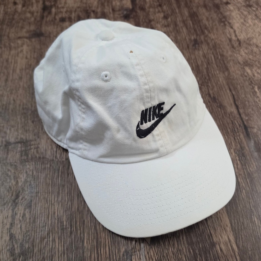 NIKE Heritage86 Hat Cap White Embroidered Logo Adjustable Strapback